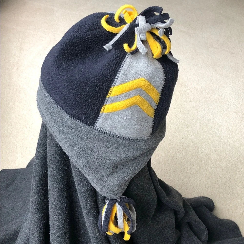 GAP Kids Beanie Style Winter Sports Reversible Fleece Hat + Pom-Pom Size 4-16
